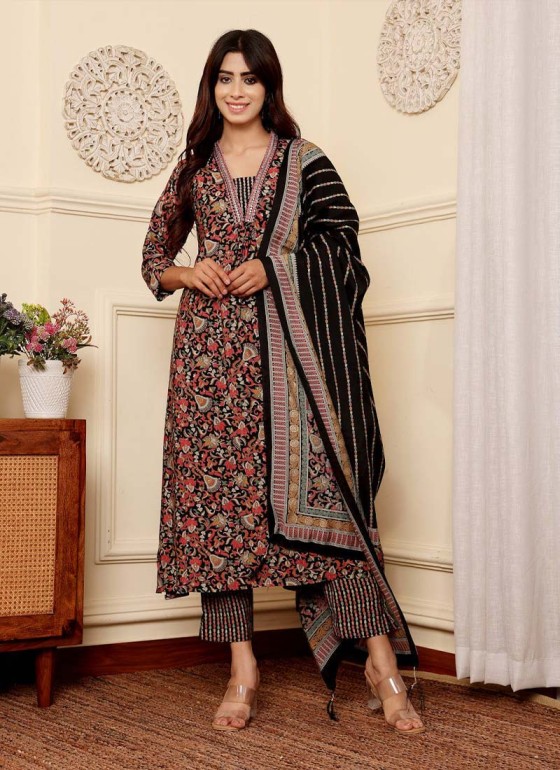 Silk Kurtis Manufacturers in Daulatabad